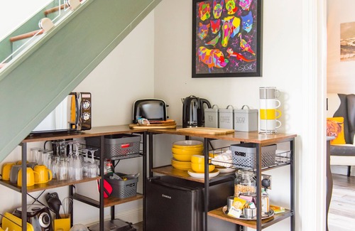 Hawkinge Ski Chalet | Channel View by Bloom Stays - sleeps 2 guests in 1 bedroom