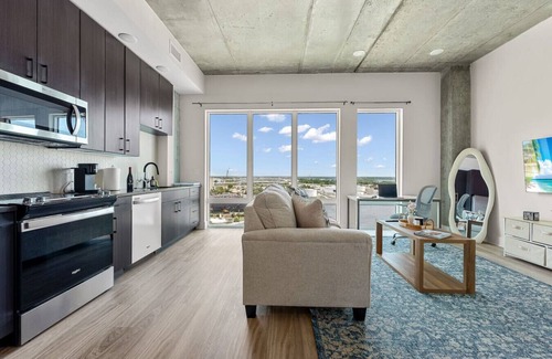 Channel District Apartment | Channelside:Steps to DT, Amalie Arena, Conventions