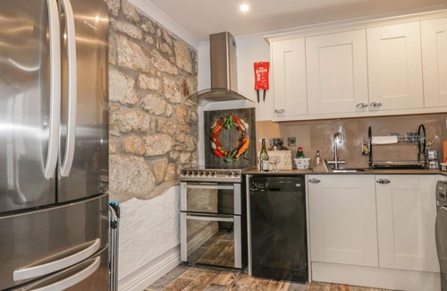 Polgooth Cottage | CHAPEL GREEN STUDIO 2, pet friendly, with pool in Polgooth
