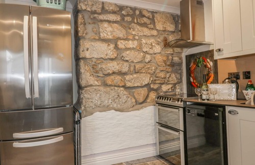 Polgooth Cottage | CHAPEL GREEN STUDIO 2, pet friendly, with pool in Polgooth