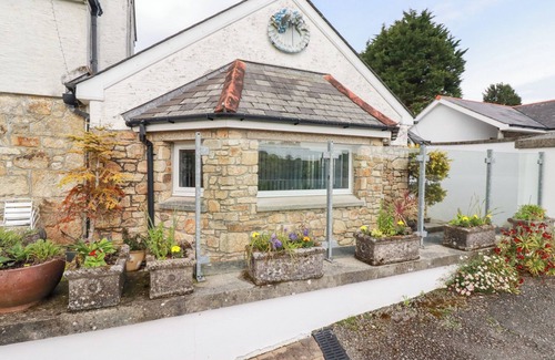 Polgooth Cottage | CHAPEL GREEN STUDIO 2, pet friendly, with pool in Polgooth