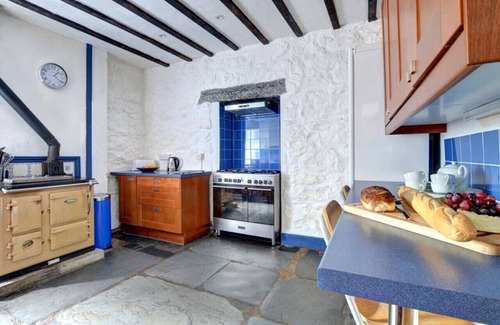 Ffestiniog House | Chapel House - Four Bedroom House, Sleeps 8
