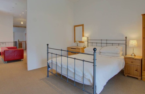 Ffestiniog House | Chapel House in Blaenau Ffestiniog