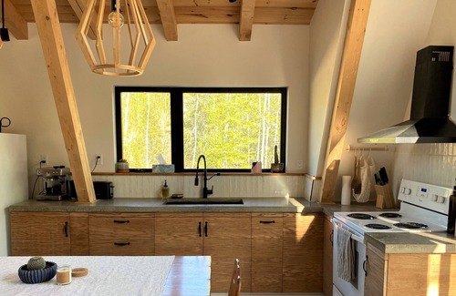 L'Anse-Saint-Jean Cabin | Chapella A Frame