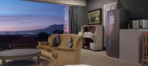 Mountainside Apartment | Chapman View