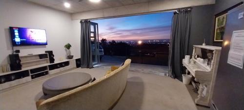 Mountainside Apartment | Chapman View