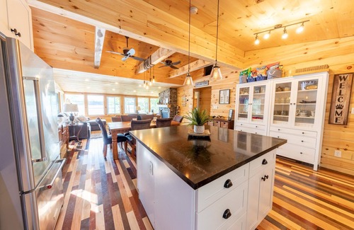 Bala Cottage | Charming cottage & bunkie on Long Lake near Bala! All-day Sun and Sunsets!