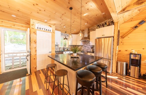 Bala Cottage | Charming cottage & bunkie on Long Lake near Bala! All-day Sun and Sunsets!