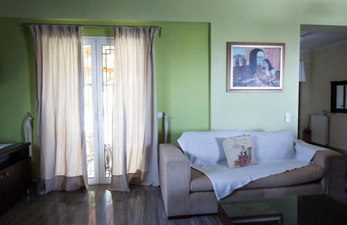 Kato Diminio House | Chara's Private Villa with Swimming Pool & jacuzzi