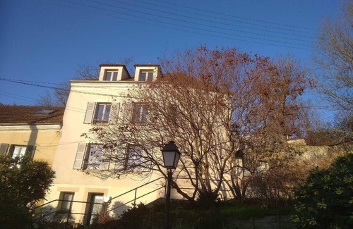 Conflans-Sainte-Honorine House | Character house with courtyard in the city center