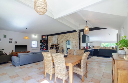Saint-Nazaire House | Characterful House with Garden, Stunning View of the Dordogne