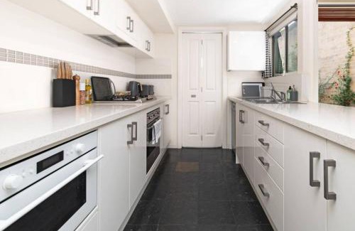 Adelaide Central Business District House | Character and Charm 3BR home with free wine