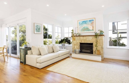 East Fremantle House | Character cottage at the front, pool house at the back! Free WIFI and parking.