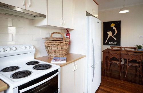 Berrima Cottage | Character cottage, simple with Fire.