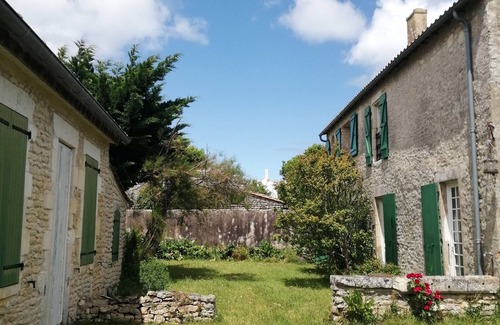 Loix House | CHARACTER FAMILY HOME 10/12 persons 5 bedrooms, 5 bathrooms