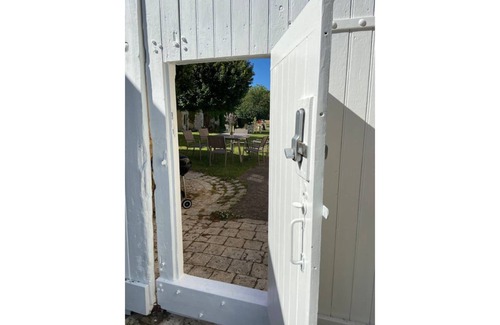 Saint-Romain-de-Benet Cottage | Character cottage surrounded by nature
