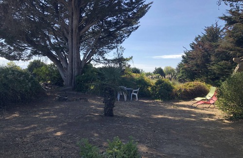 Saint-Coulomb House | Character house with large garden facing the entrance of a beautiful beach
