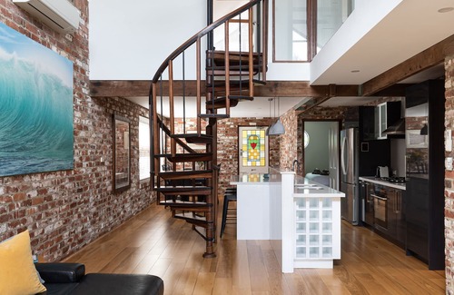 South Fremantle House | Character Loft House- walk to the beach and cafes