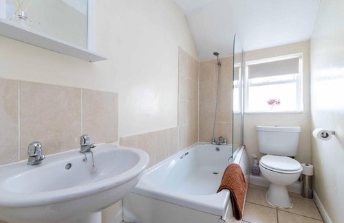 Castle Donington Apartment | Characterful 2 bedroom apartment - Central location
