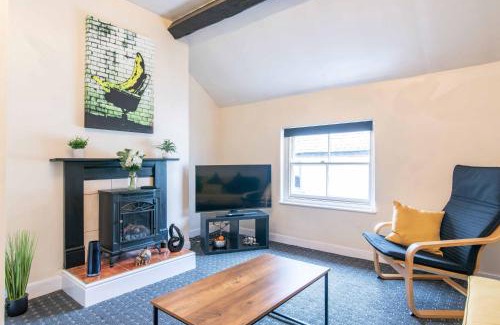 Castle Donington Apartment | Characterful 2 bedroom apartment - Central location