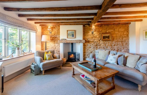 Ilmington Cottage | Characterful dog friendly holiday cottage with wood burning stove - July Cottage
