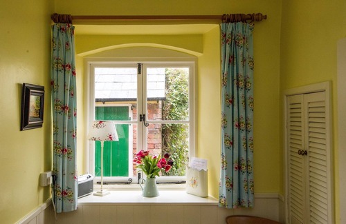 Ross-on-Wye Cottage | Characterful Stone Cottage with lovely views over the Surrounding Countryside
