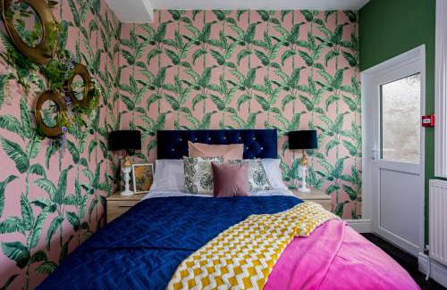 Thornton-Cleveleys Apartment | Charles Alexander Short Stay - Botanical House