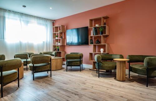London Borough of Hounslow Apartment | Charles Hope London Brentford