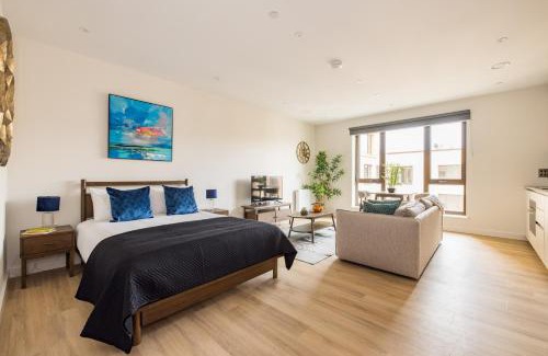 London Borough of Ealing Apartment | Charles Hope London Greenford