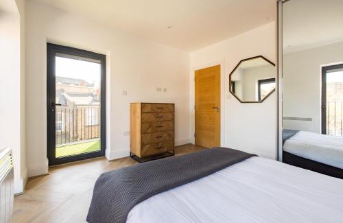Staines Apartment | Charles Hope Staines Riverside