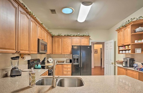 North Charleston House | Charleston Area Home w/ Deck ~ 20 Mi to Dtwn!