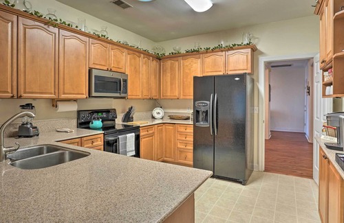 North Charleston House | Charleston Area Home w/ Deck ~ 20 Mi to Dtwn!