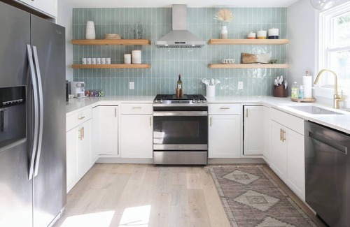 Charleston House | Charleston House with Private Pickleball Court!