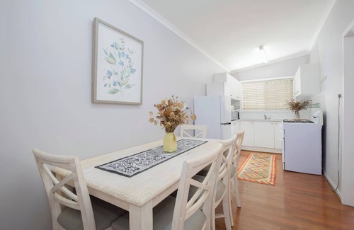 Charlestown House | Charlestown Cottage Relaxed Stay in Lake Macquarie