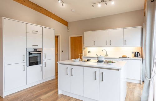 Richmond Cottage | Charlie - a lodge that sleeps 6 guests in 3 bedrooms