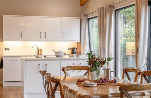Richmond Cottage | Charlie - a lodge that sleeps 6 guests in 3 bedrooms