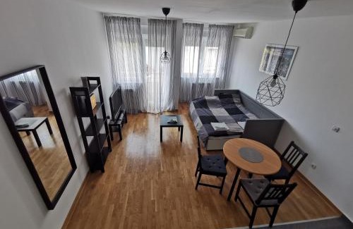 Zvezdara Apartment | Charlie Aviv Park