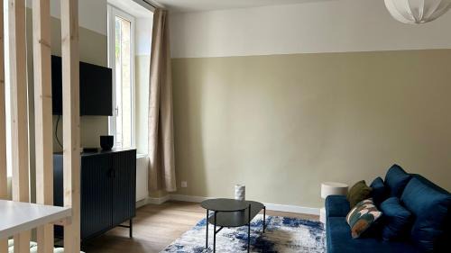 Nevers Apartment | Charlie Blue