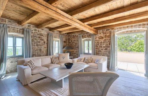 Radovani Villa | Charlotta
