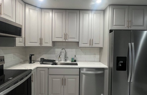 Edgewater House | Charlotte's Cottage 3BDR Heated Pool & Canal views