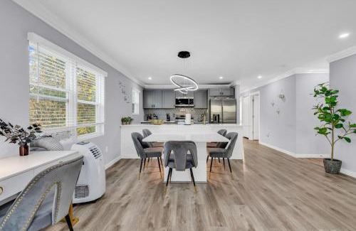 Villa Heights House | Charlotte Spacious Home