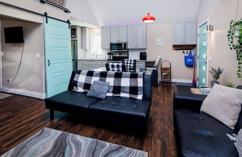 Charlotte House | Charlotte "Tiny Home" in a peaceful neighborhood that is 10mins from downtown