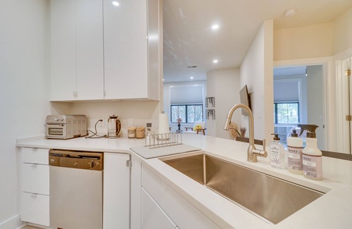 Starr Hill Condo | Charlottesville Escape w/ Pool Access, Near Hiking