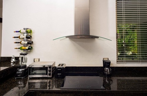 12th Street Apartment | Charm and harmony just steps away from 5th Avenue