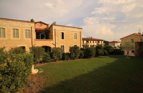 Borgo San Lorenzo Apartment | charm and history in Mugello, with swimming pool, 30 minutes from Florence