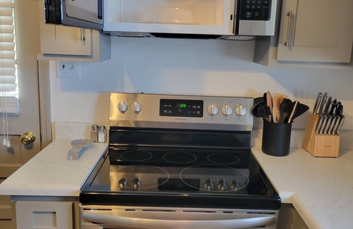Houston County House | Charm Meet Convenience 3-bedroom house in Bonaire with WiFi on a large lot