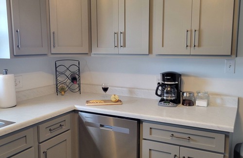 Houston County House | Charm Meet Convenience 3-bedroom house in Bonaire with WiFi on a large lot