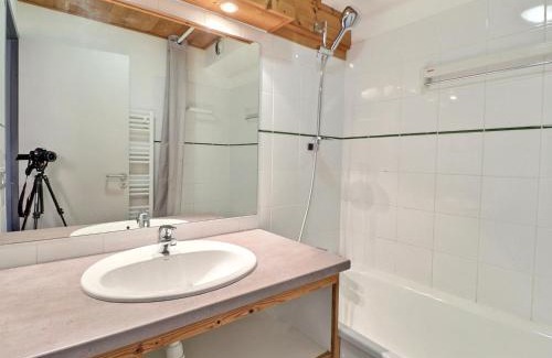 La Perriere Apartment | Charmant 2 pièces à La Tania, skis aux pieds - 4 pers, balcon, proche commerces et ESF - FR-1-182A-21