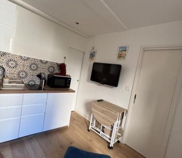Sanary-sur-Mer Apartment | Charmant 2 pièces sur le port avec parking gratuit et WIFI