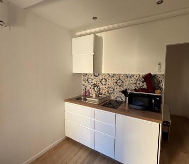 Sanary-sur-Mer Apartment | Charmant 2 pièces sur le port avec parking gratuit et WIFI